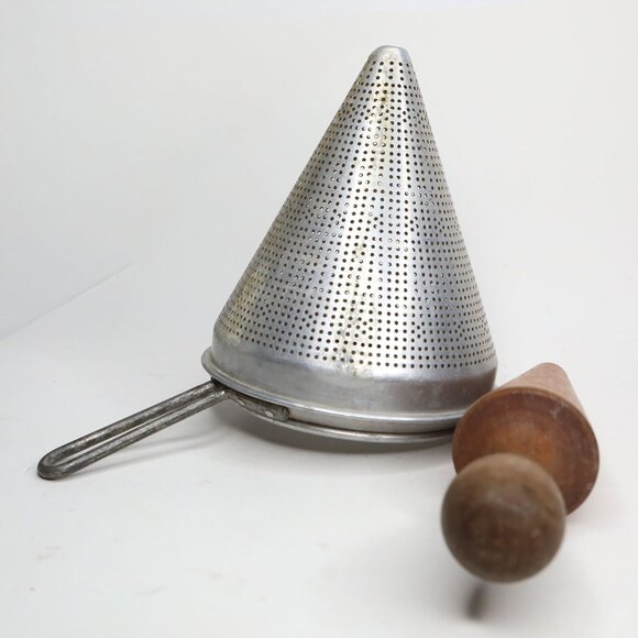 Vintage WEAR-EVER No.8 Aluminum Cone Chinois Strainer Colander Sieve Heavy Duty - Picture 3 of 15